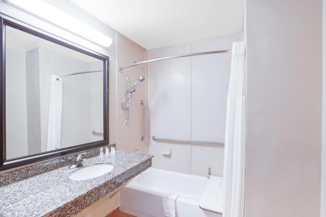 Baymont By Wyndham Hotel Wheeler